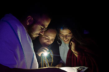 סיור כוכבים למרגלות עמודי שלמה בפארק תמנע