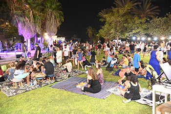 שוק לילה תוצרת הארץ בקיבוץ אילות - חגיגת סיום הקיץ