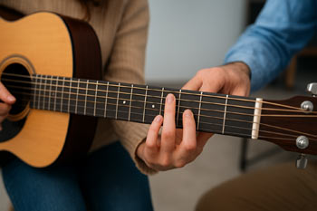 סדנה חוויתית - "לפרוט על מיתרי הגיטרה"