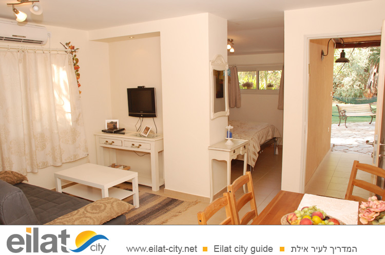 בביתה במדבר מושב חצבה - חדרי אירוח רומנטיים בערבה