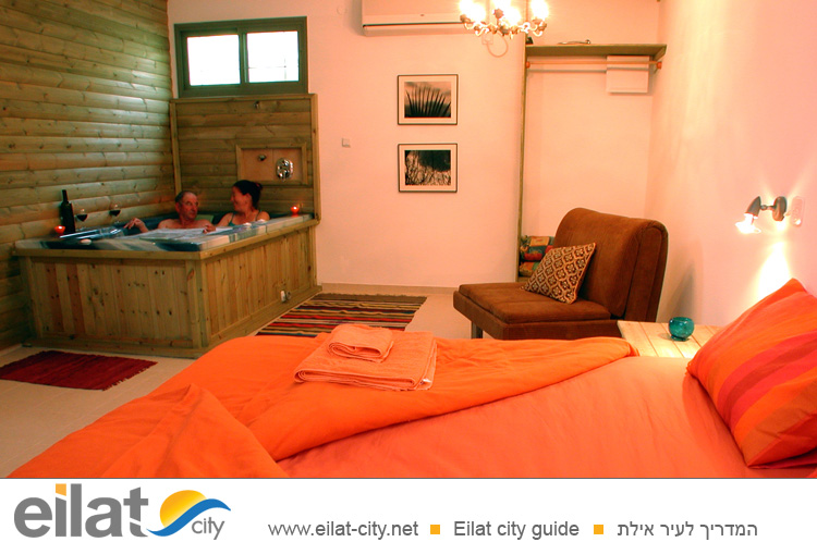 בין עצי התמר מושב עין יהב - פינוקי ספא וצימרים