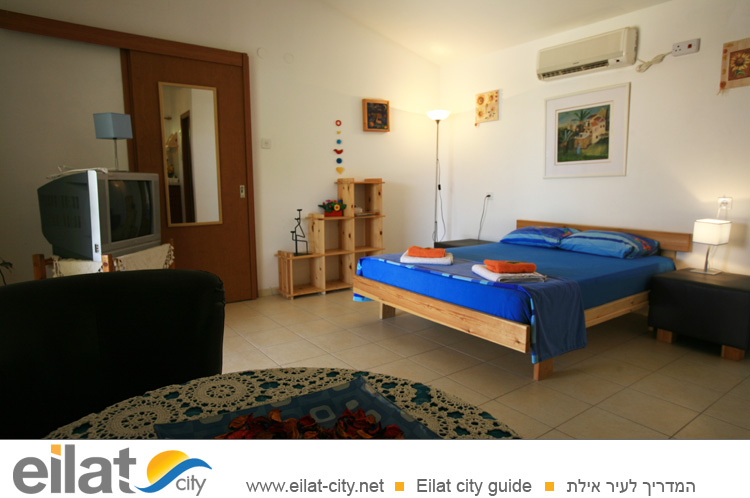 בית קטן בערבה מושב עין יהב - אירוח וסיורים מודרכים