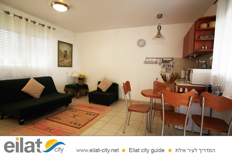 בצל החסידה מושב חצבה - חופשה משפחתית בערבה