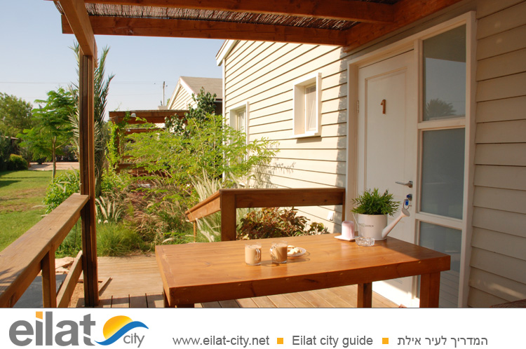 בקתה בערבה מושב עין יהב - בקתות עץ מטופחות ומפנקות